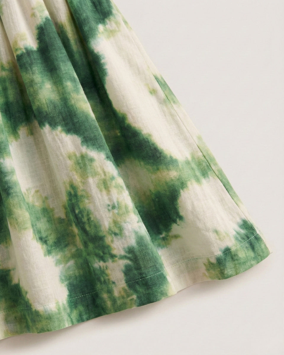 Elegante abito da donna verde a maniche lunghe, con scollo a V e vestibilità fluida, un capo versatile per ogni evento.