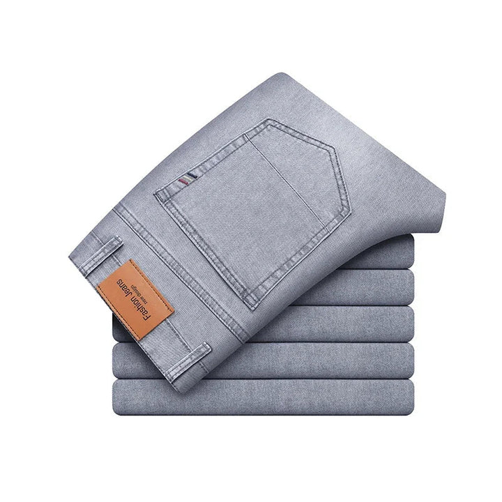 Moda uomo: jeans dritti aderenti blu scuro. Stile versatile e premium, ideali per ogni giorno.