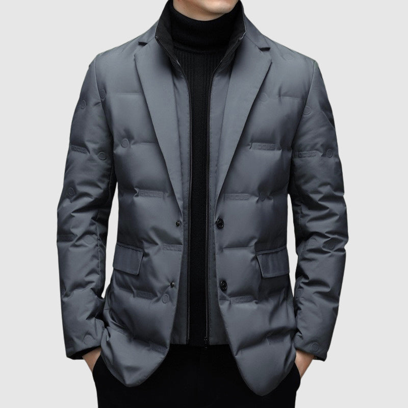 Giacca invernale da uomo, un capospalla caldo con collo a revers per la protezione dal freddo. Eleganza e moda uomo assicurate.