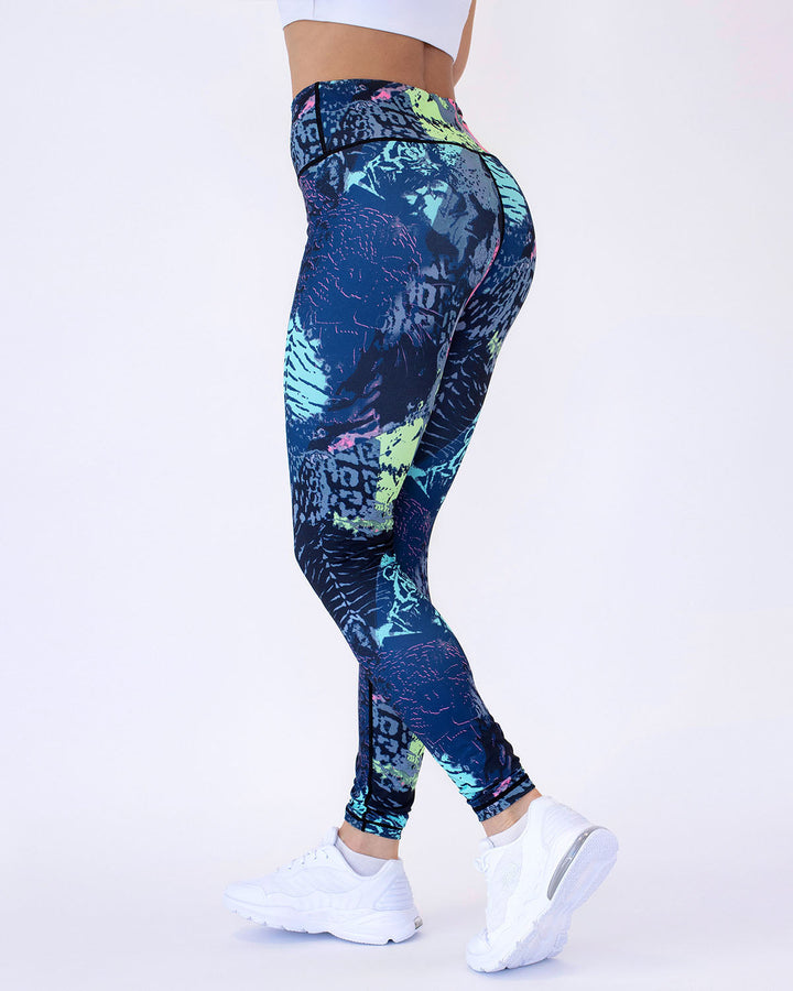 Leggings donna elasticizzati e traspiranti con vivace stampa astratta. Abbigliamento sportivo di tendenza.