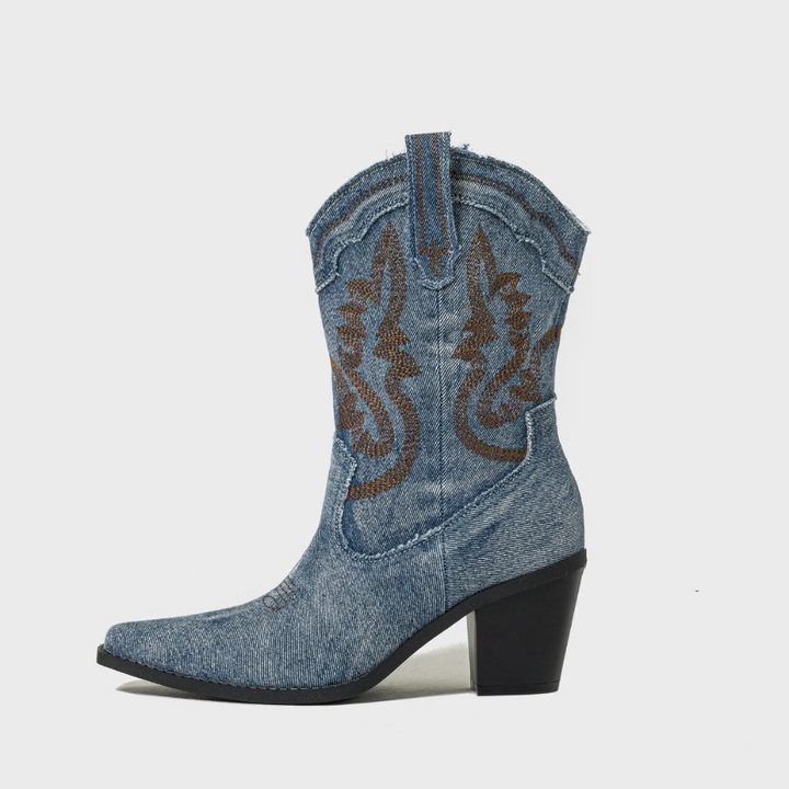 Stivaletti western donna con dettagli ricamati, tacco medio. Scarpe autunnali per uno stile unico.