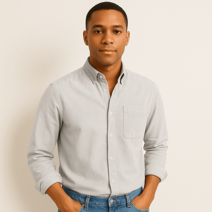 Camicia uomo classica, maniche lunghe, taglio regolare, perfetta per l'ufficio e il dopo lavoro.