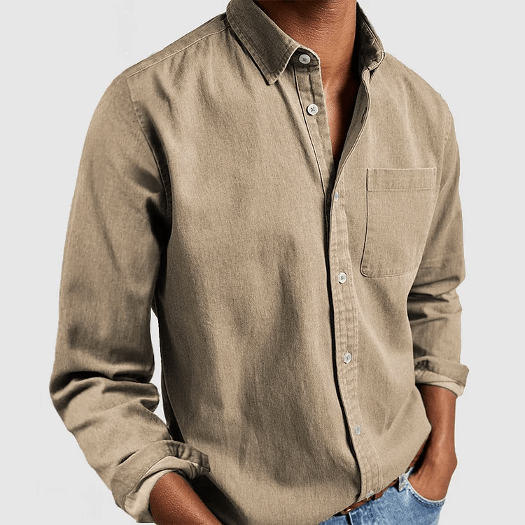 Camicia versatile da uomo, maniche lunghe, taglio regolare, ideale per look casual o formali.