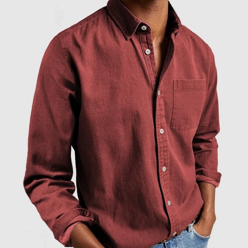 Abbigliamento maschile: camicia a maniche lunghe, vestibilità regolare per un look classico.
