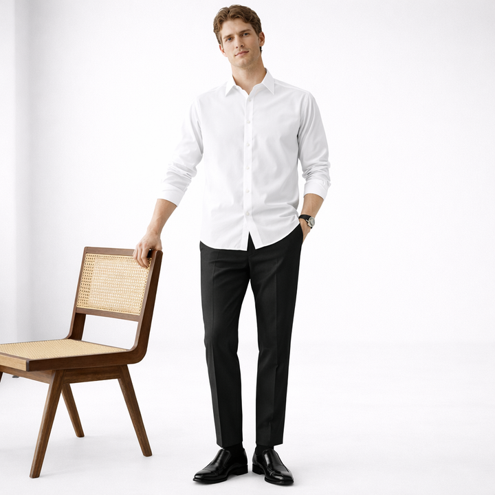 Pantaloni da uomo a gamba dritta, vita alta. Perfetti per abbigliamento formale e comfort quotidiano.