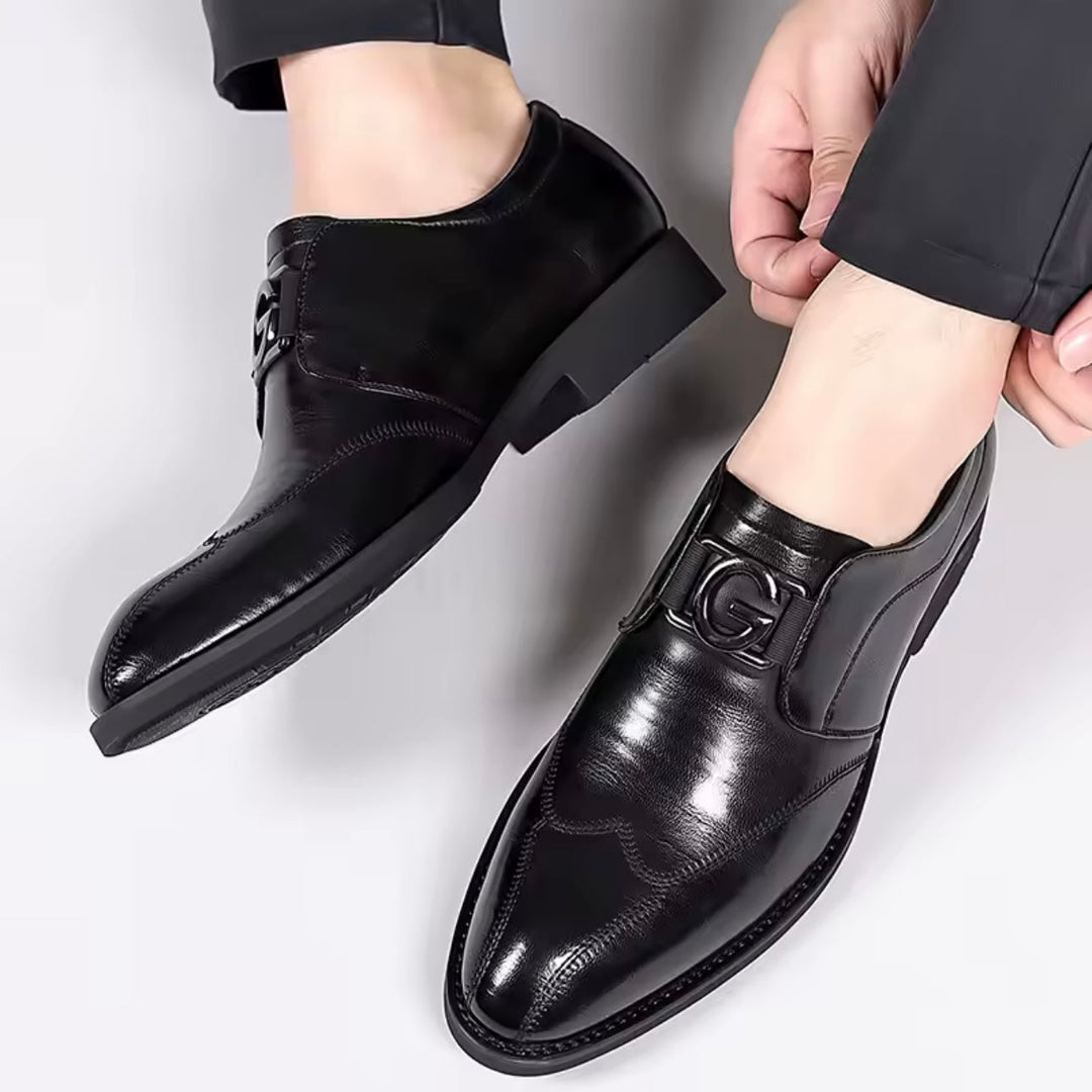 Scarpe eleganti uomo monk strap bordeaux, dettagli fibbia. Calzature formali per ufficio con massima comodità.