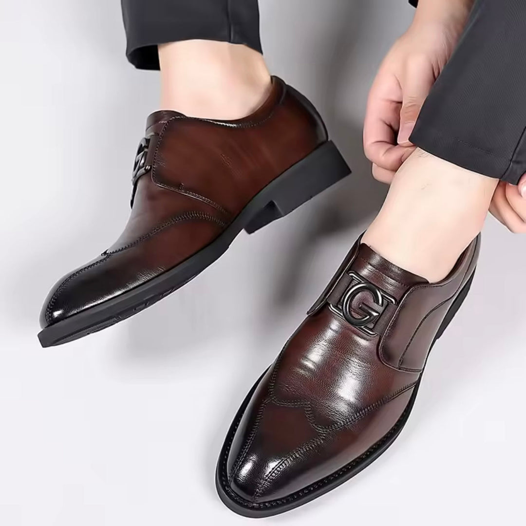 Scarpe monk strap da uomo con soletta comfort. Design elegante con fibbia, ideali per look business bordeaux.