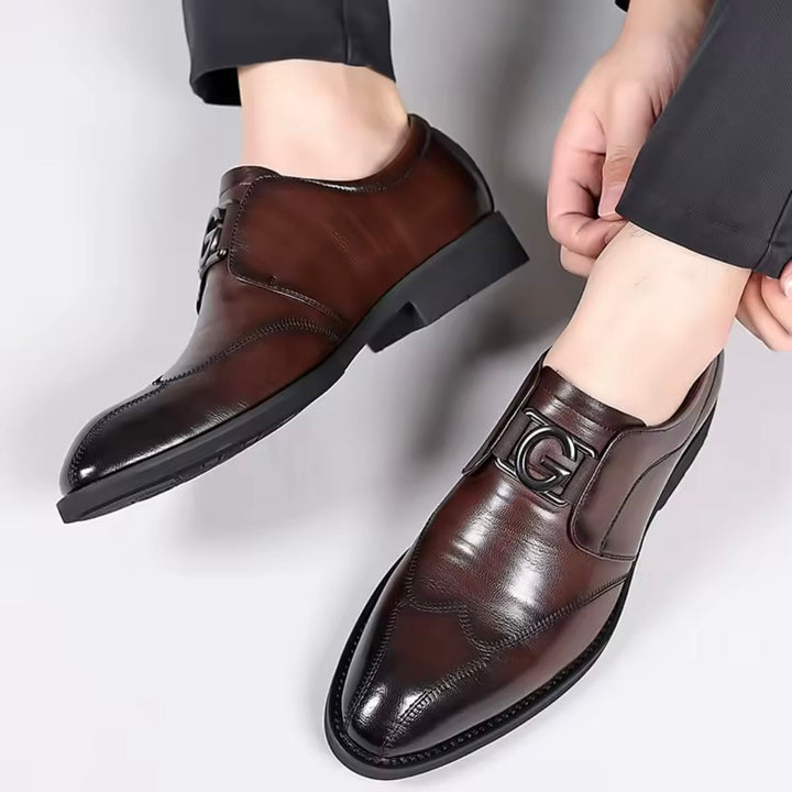 Scarpe monk strap da uomo con soletta comfort. Design elegante con fibbia, ideali per look business bordeaux.