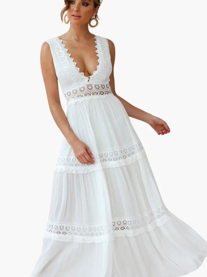Maxi abito boho bianco da donna, con scollo a V. Eleganza fluida per l'estate, feste o cerimonie speciali.