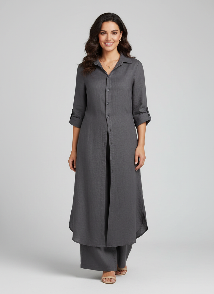 Completo lino donna per moda estiva: camicia fluida e pantaloni ampi. Look elegante e comodo per ogni occasione.