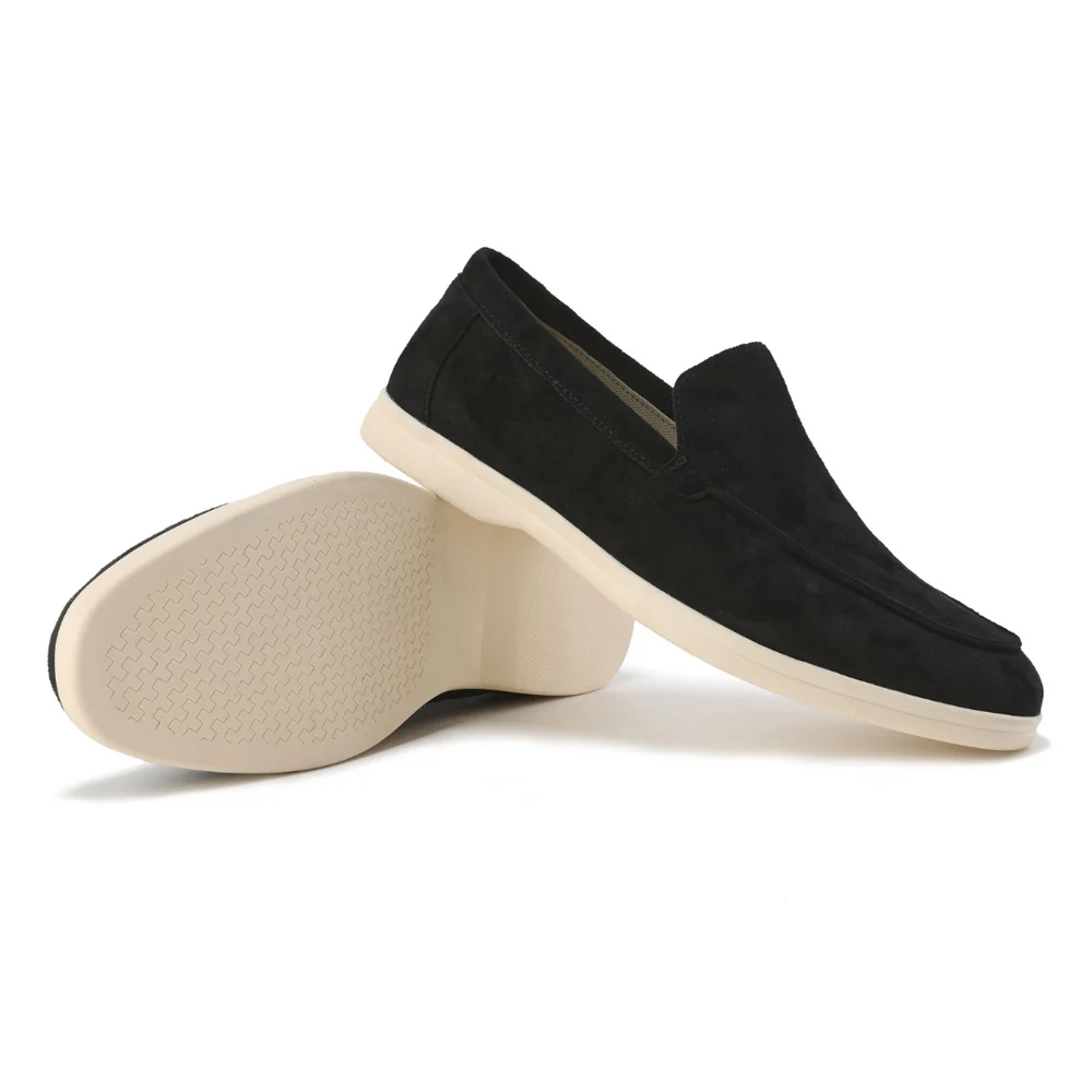Uomo: mocassini in pelle scamosciata, per un look sofisticato e massima versatilità.