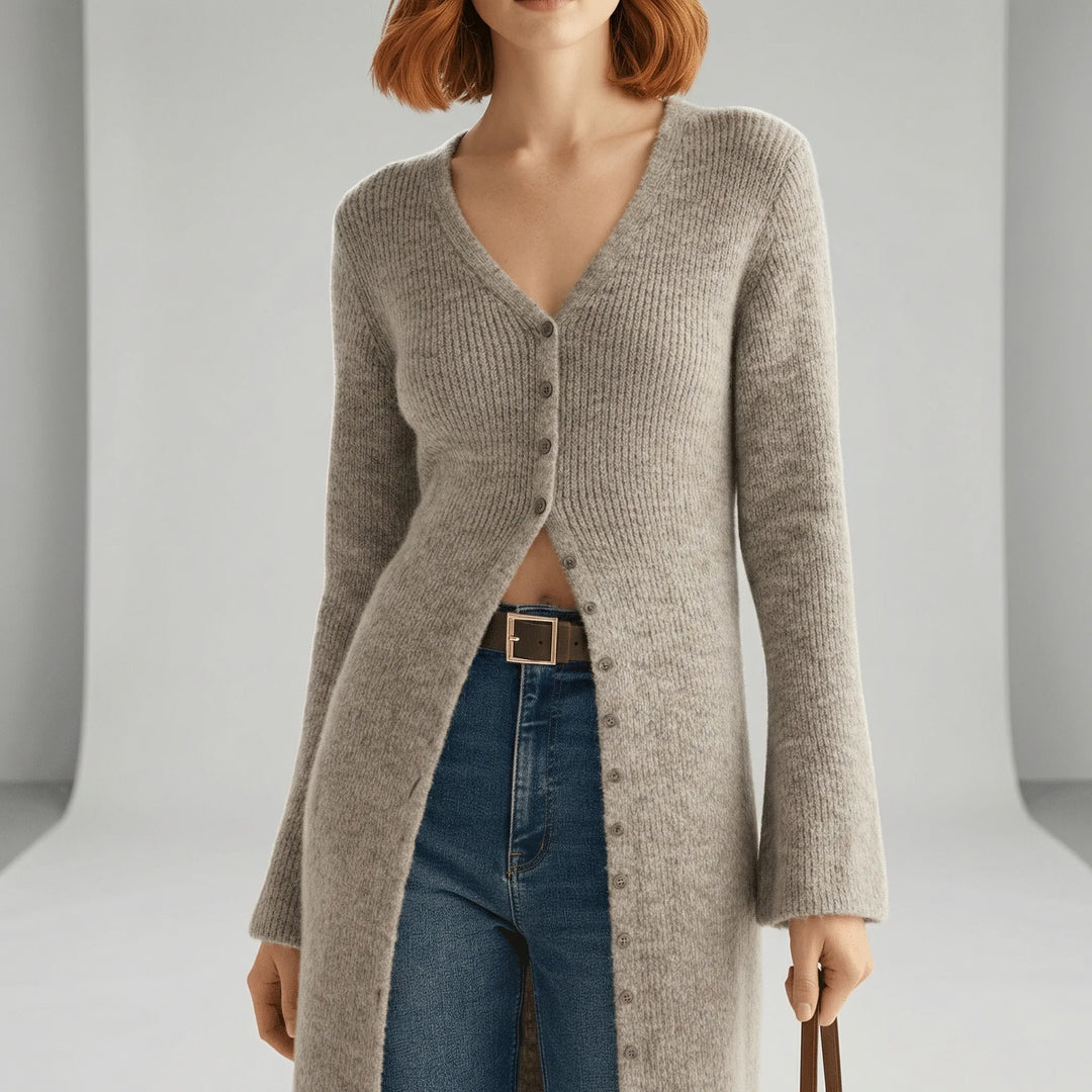 Cardigan donna lungo, scollo a V, maniche svasate. Capo versatile per moda femminile casual o elegante.