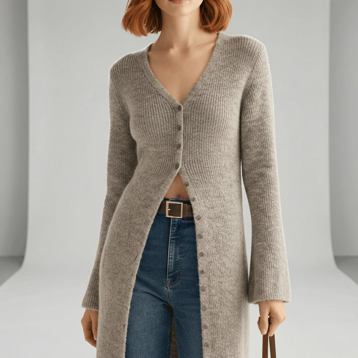 Cardigan donna lungo, scollo a V, maniche svasate. Capo versatile per moda femminile casual o elegante.