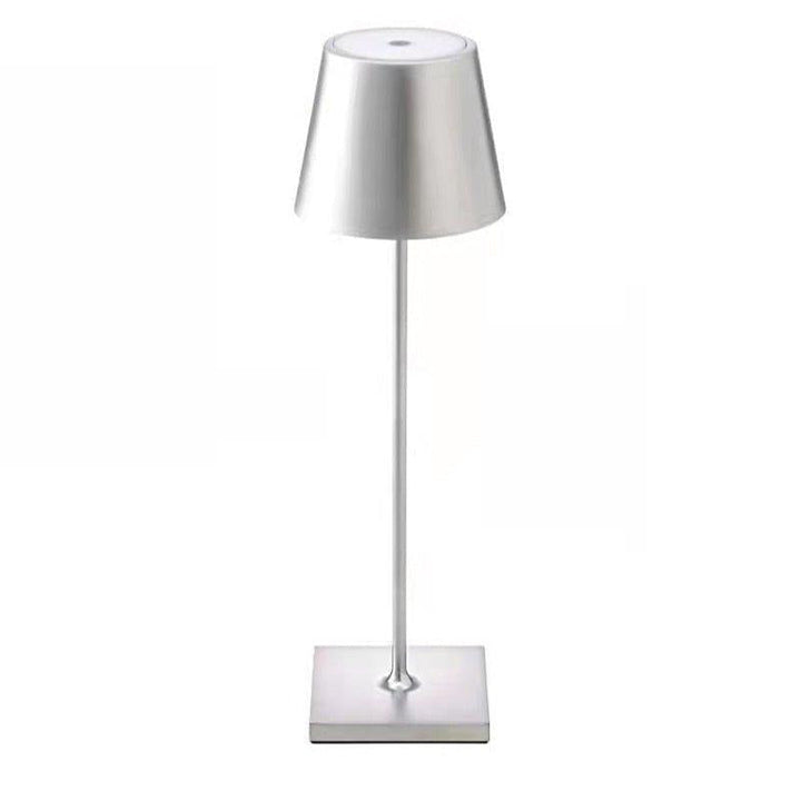 Pratica lampada da tavolo senza fili con LED dimmerabile, ricaricabile e corpo in metallo.