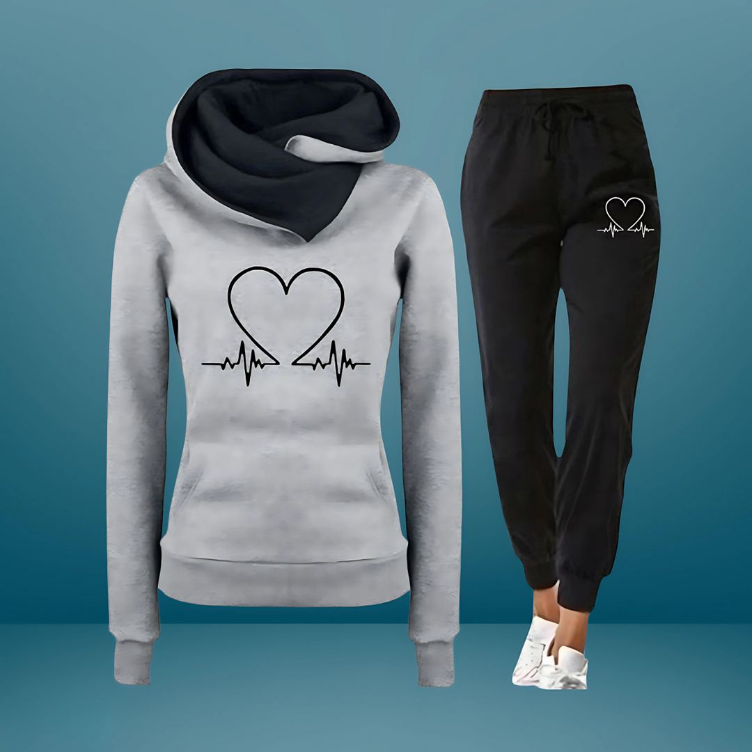 Tuta sportiva donna moderna, set felpa con cappuccio e pantaloni. Abbigliamento casual per comfort quotidiano.