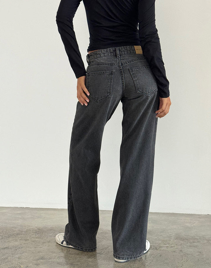 Pantaloni jeans donna in denim, vita bassa e gamba dritta, ideali per comfort e look urbano pratico.
