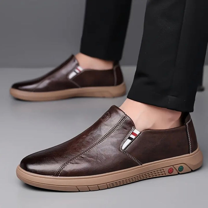 Scarpe uomo mocassini slip-on facili da indossare, massima flessibilità e comfort per uso quotidiano.