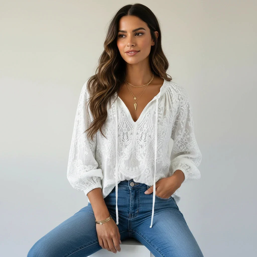 Camicetta donna con dettagli stile boho, leggera e comoda, ideale per abbigliamento versatile.