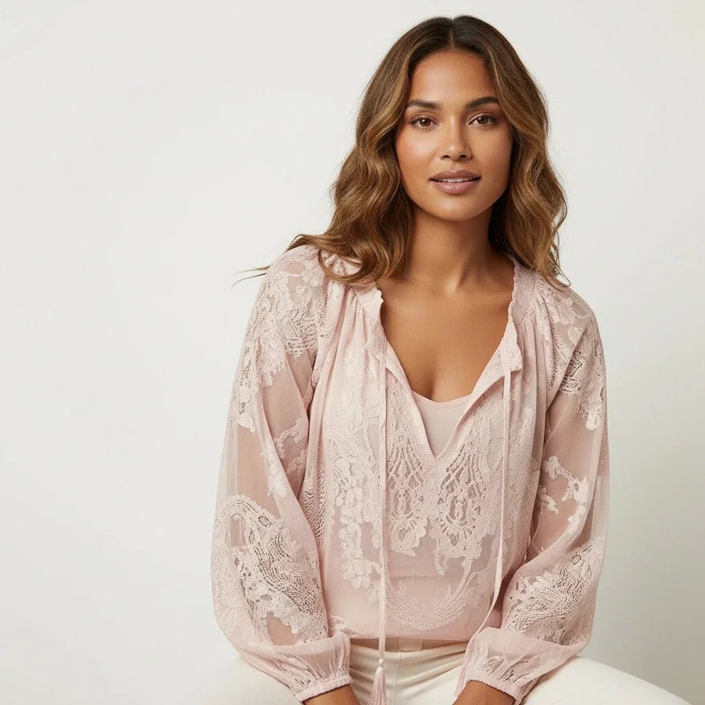 Camicetta donna nuova collezione, stile boho chic per un'eleganza casual e moderna.