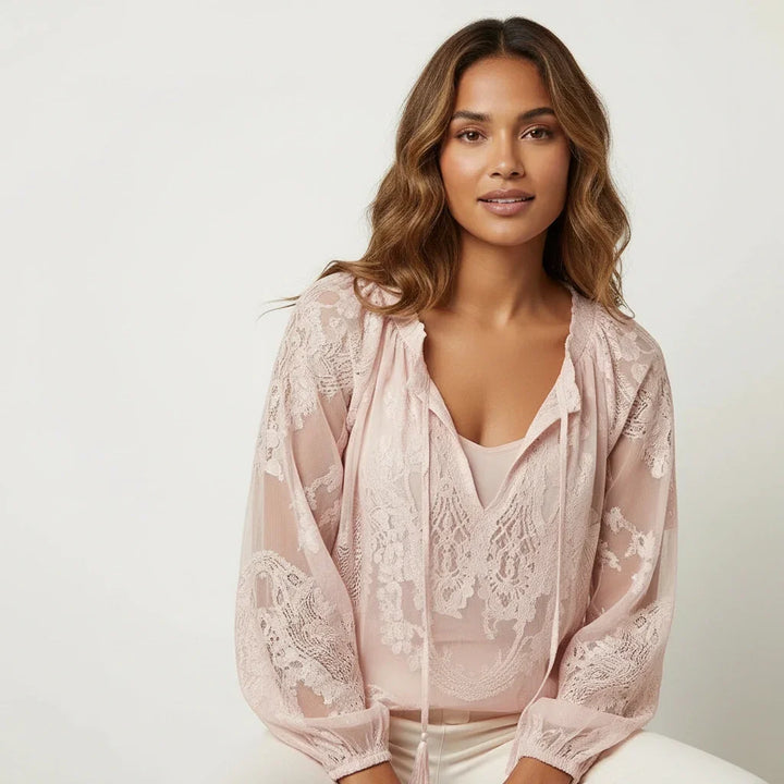 Camicetta donna nuova collezione, stile boho chic per un'eleganza casual e moderna.