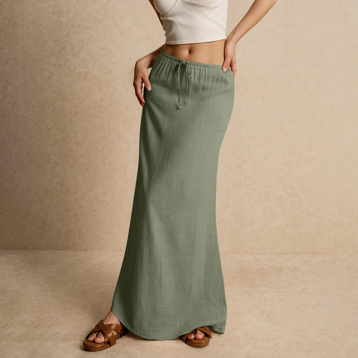 Modello gonna maxi fluida per donna con vita elastica, perfetta per ogni occasione.