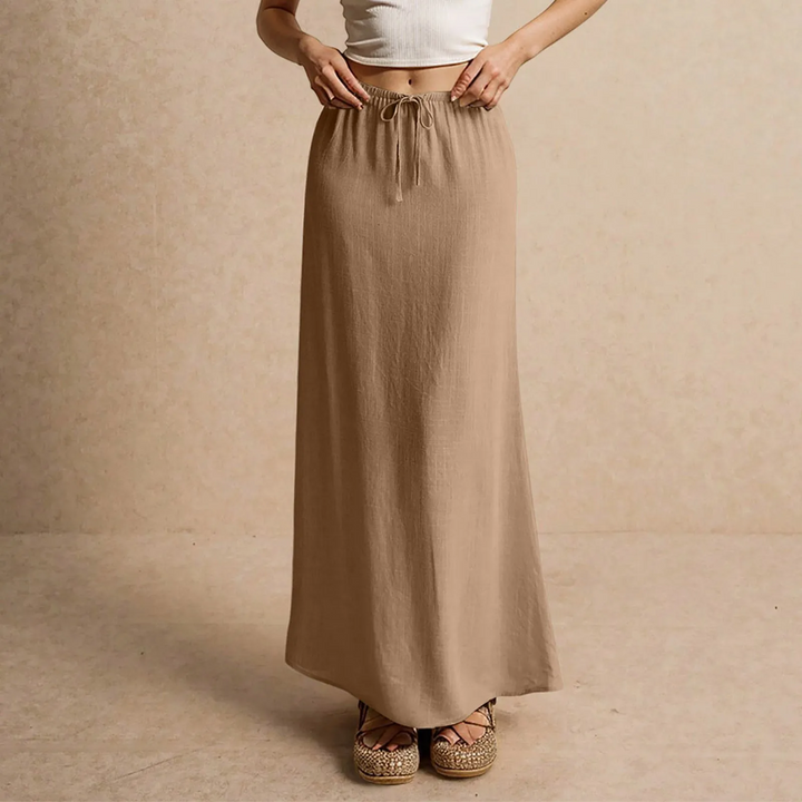 Gonna lunga da donna, stile elegante e fluente, valorizza la figura con grazia.