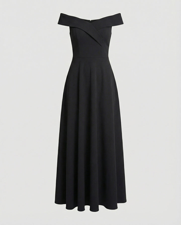Moda femminile: maxi abito donna con bustier aderente e spalle scoperte. Look elegante e raffinato.