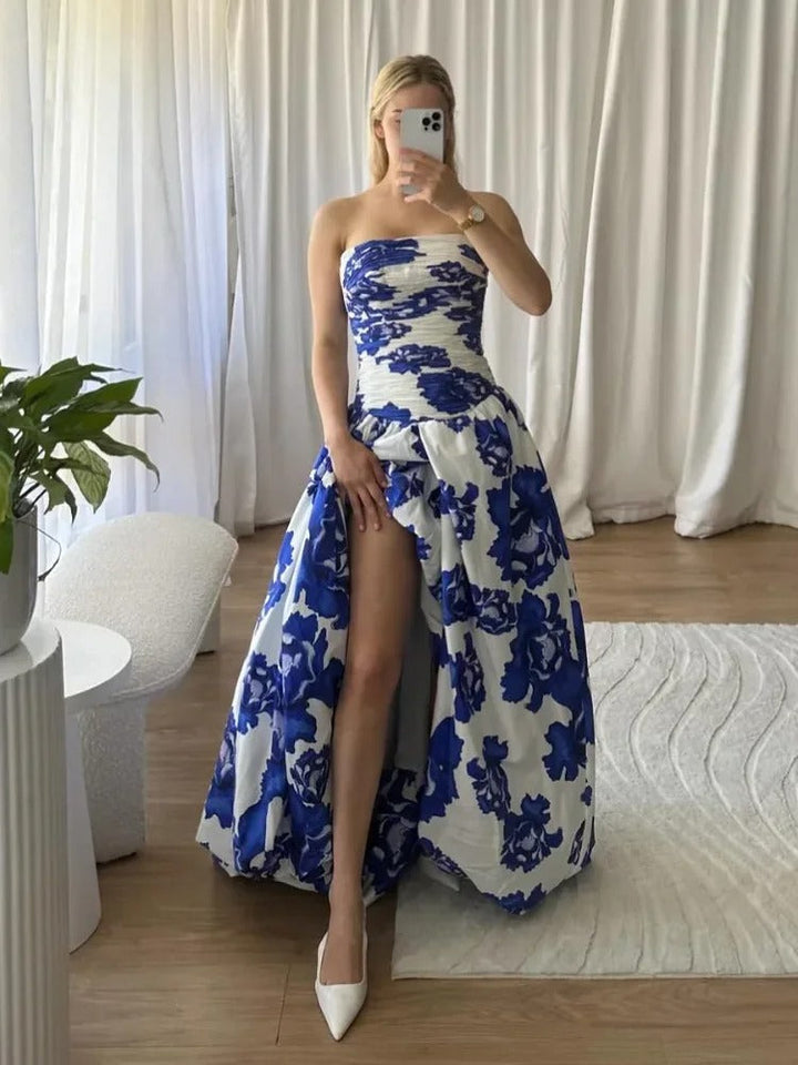 Abito da donna maxi floreale blu drappeggiato, elegante e romantico, per cerimonia, vacanza o eventi speciali.