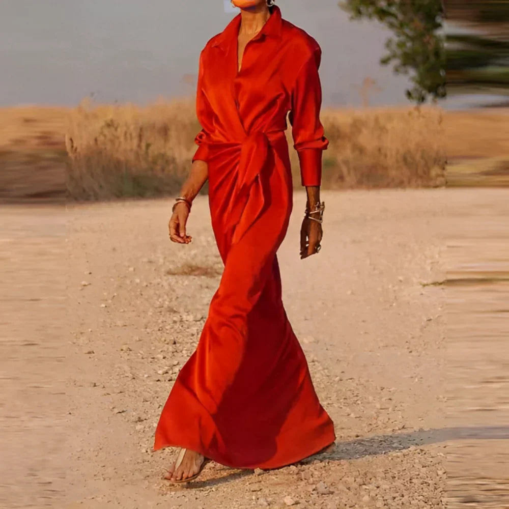 Abito maxi donna drappeggiato con vita segnata, ideale per silhouette femminili e raffinatezza.