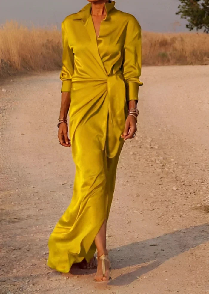 Stiloso abito maxi drappeggiato donna, silhouette elegante con vita segnata, per un look impeccabile.