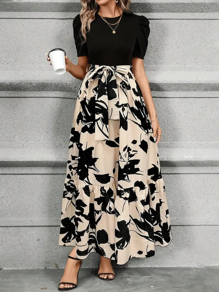 Vestito da festa lungo ed elegante da donna, con dettaglio fiocco in vita per una silhouette sofisticata e chic.