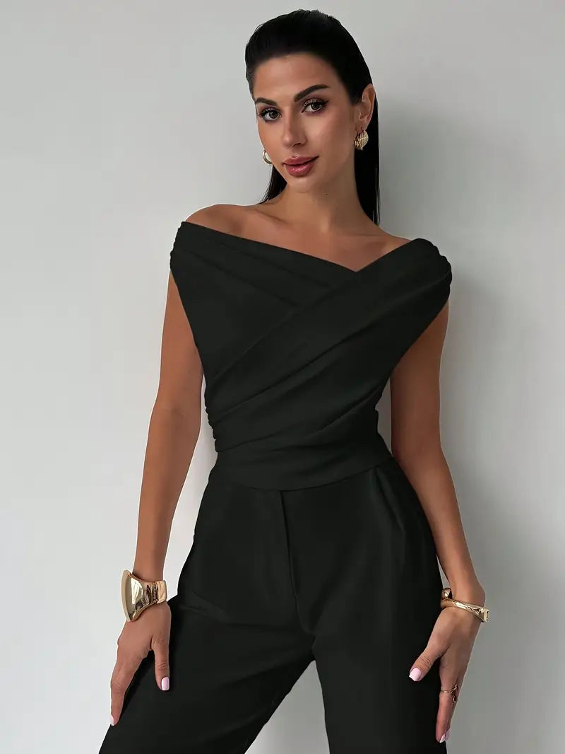 Top donna nero casual elegante. Spalle drappeggiate, girocollo, maniche corte. Abbigliamento versatile moderno.