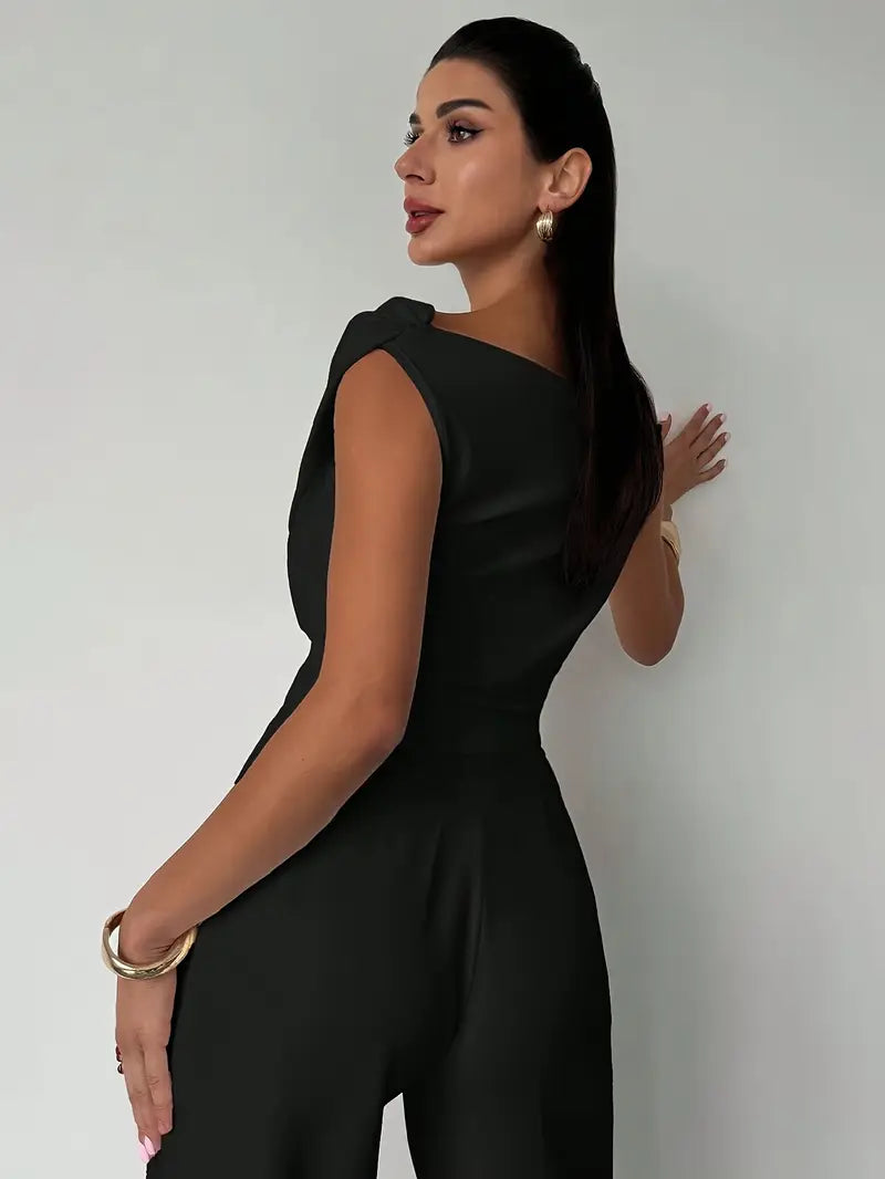 Top donna girocollo con spalle drappeggiate. Maniche corte, casual elegante. Moda femminile versatile per ogni giorno.