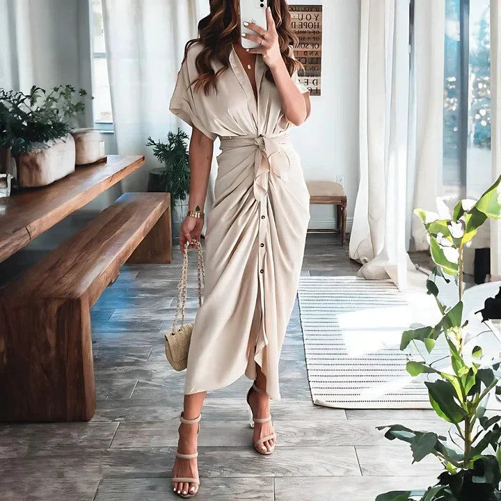 Elegante abito midi drappeggiato da donna, aderente, ideale per look da sera e feste.