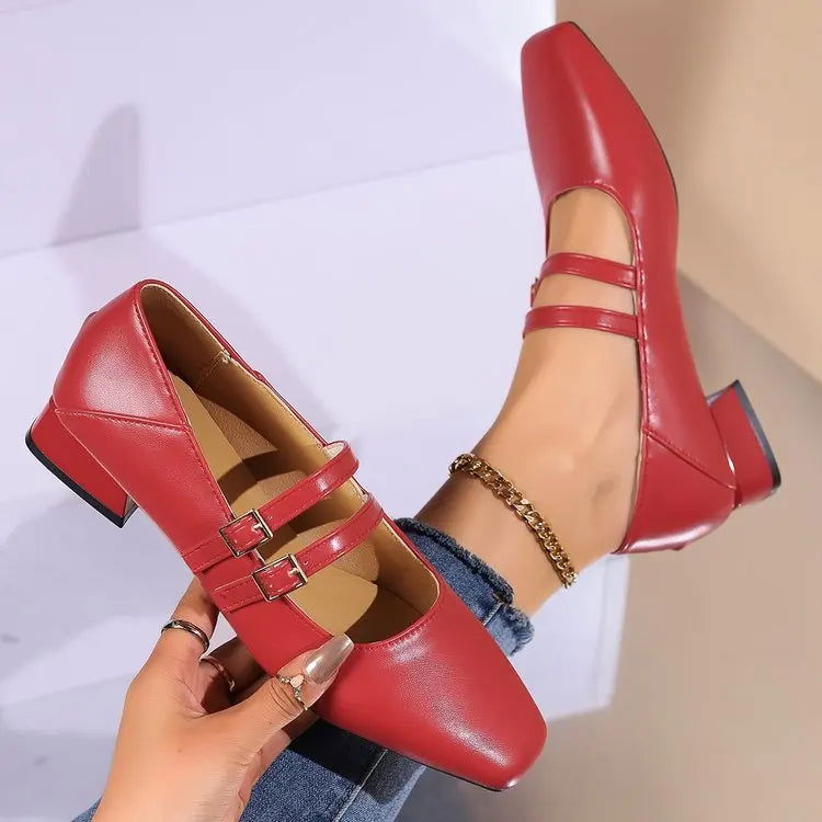 Ballerine rosse da donna moda, con doppio cinturino caviglia, per un tocco di stile e comfort.