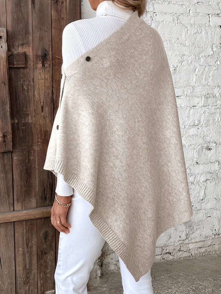 Poncho donna elegante con bottoni, ideale per moda autunno-inverno. Stile versatile, caldo leggero.