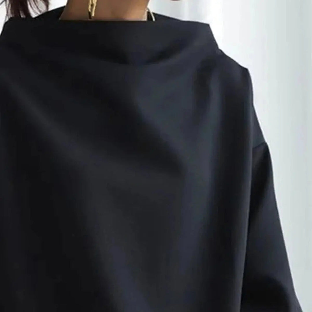 Maglione dolcevita nero donna, capo base essenziale per abbinamenti eleganti o casual, comfort assicurato.