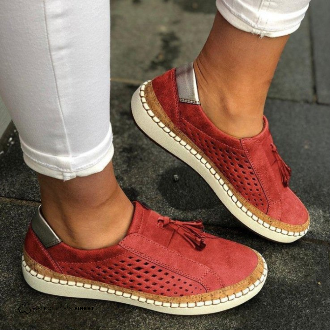 Scarpe slip-on ortopediche da donna per comfort quotidiano, ideali per lavoro e tempo libero.