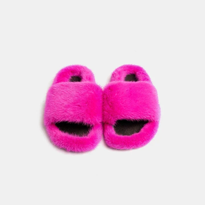 Pantofole fucsia eleganti donna con visone e suola piatta. Comfort e relax chic per la casa.