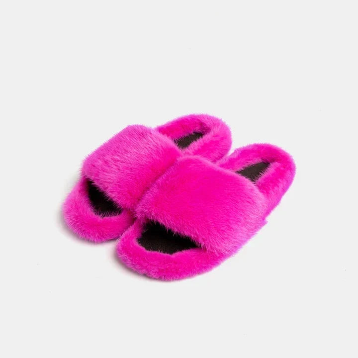 Pantofole fucsia donna eleganti con fascia in visone. Morbide e comode, perfette per casa e relax.