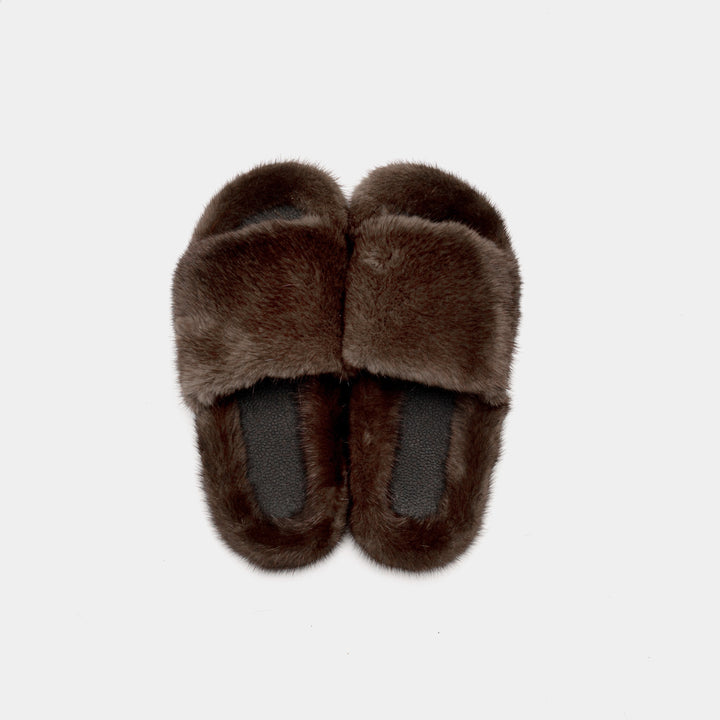 Lussuose pantofole donna in visone color marrone cammello, incredibilmente morbide e calde per la casa.