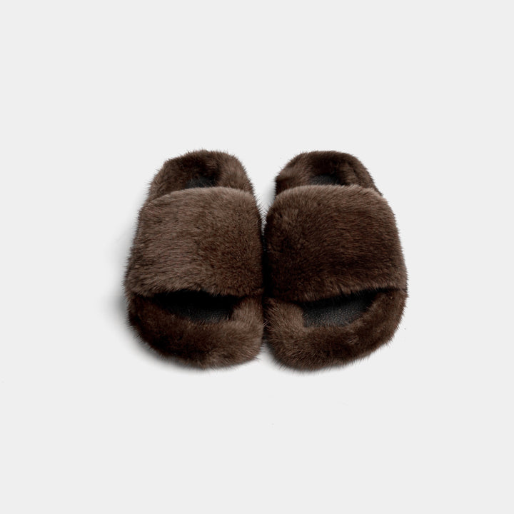 Pantofole da donna marrone cammello con fascia in visone, comode, morbide e calde per il relax.