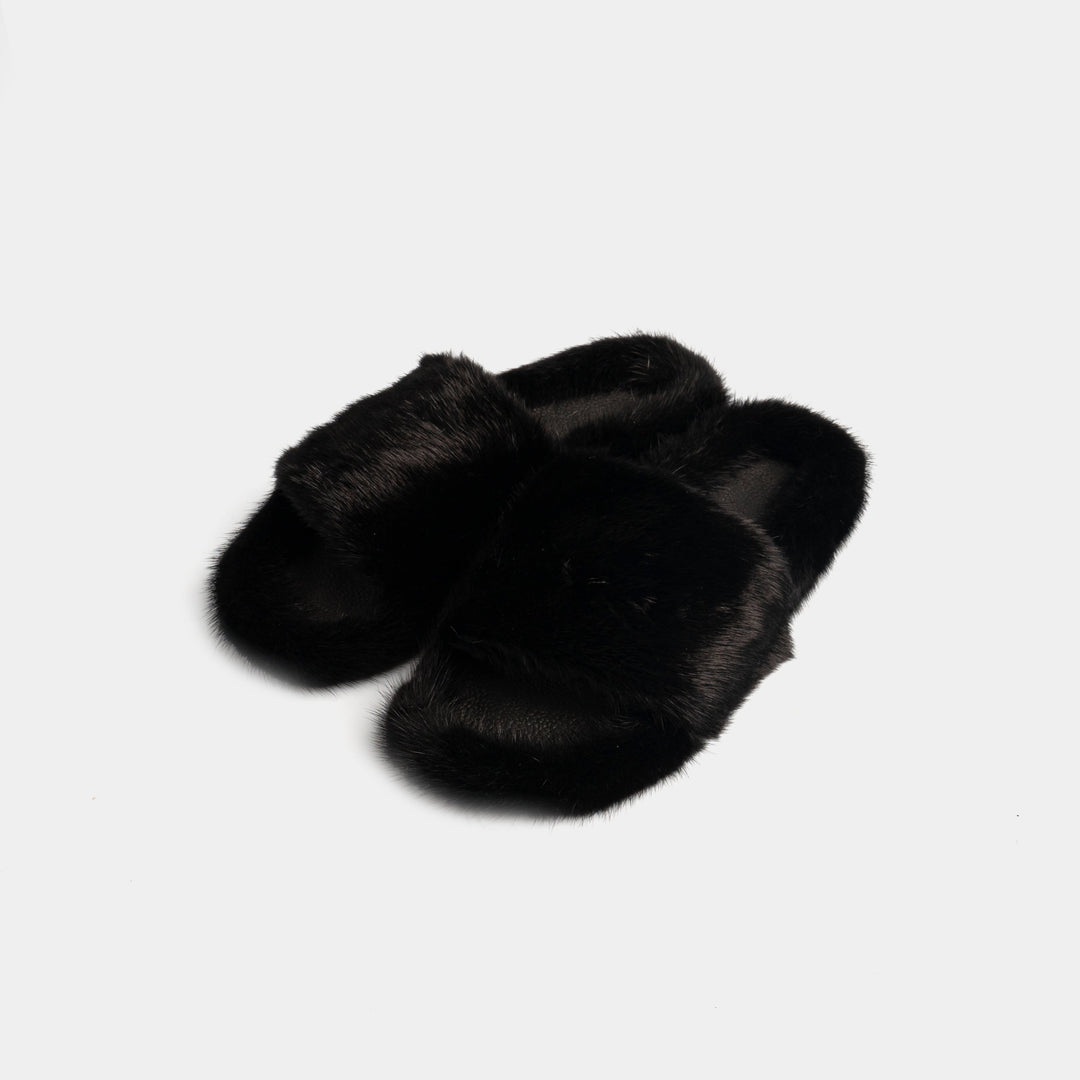 Pantofole donna nere eleganti con morbida fascia in visone, ideali per relax e lusso in casa.
