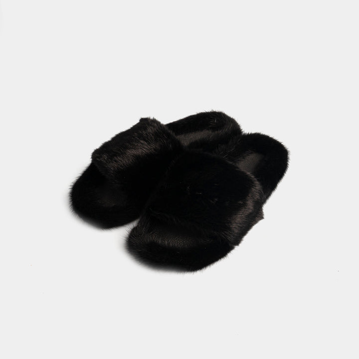 Pantofole donna nere eleganti con morbida fascia in visone, ideali per relax e lusso in casa.