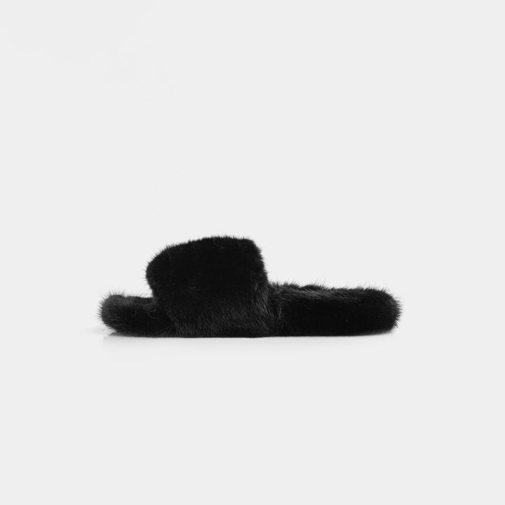 Lussuose pantofole nere da donna con fascia in visone, design elegante per un comfort senza pari in casa.