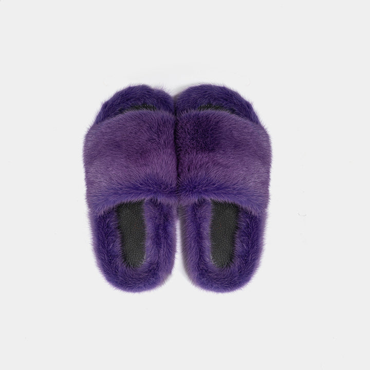 Pantofole donna viola lussuose con fascia in visone, ideali per comfort e serate di relax.