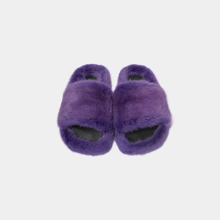 Pantofole donna viola in visone, design elegante e comfort assoluto per le tue giornate di relax.