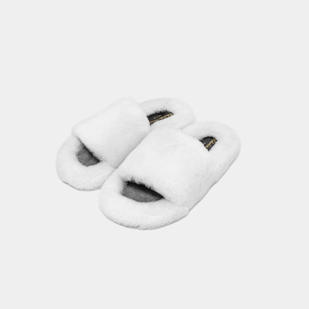 Ciabatte da donna Milano bianche, eleganti e morbide, ideali per comfort e relax in casa con stile.