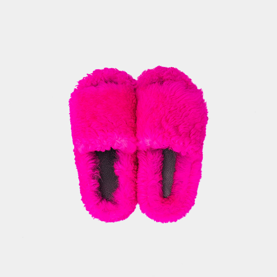 Pantofole da donna fucsia in montone per massimo comfort, morbidezza e calore domestico.
