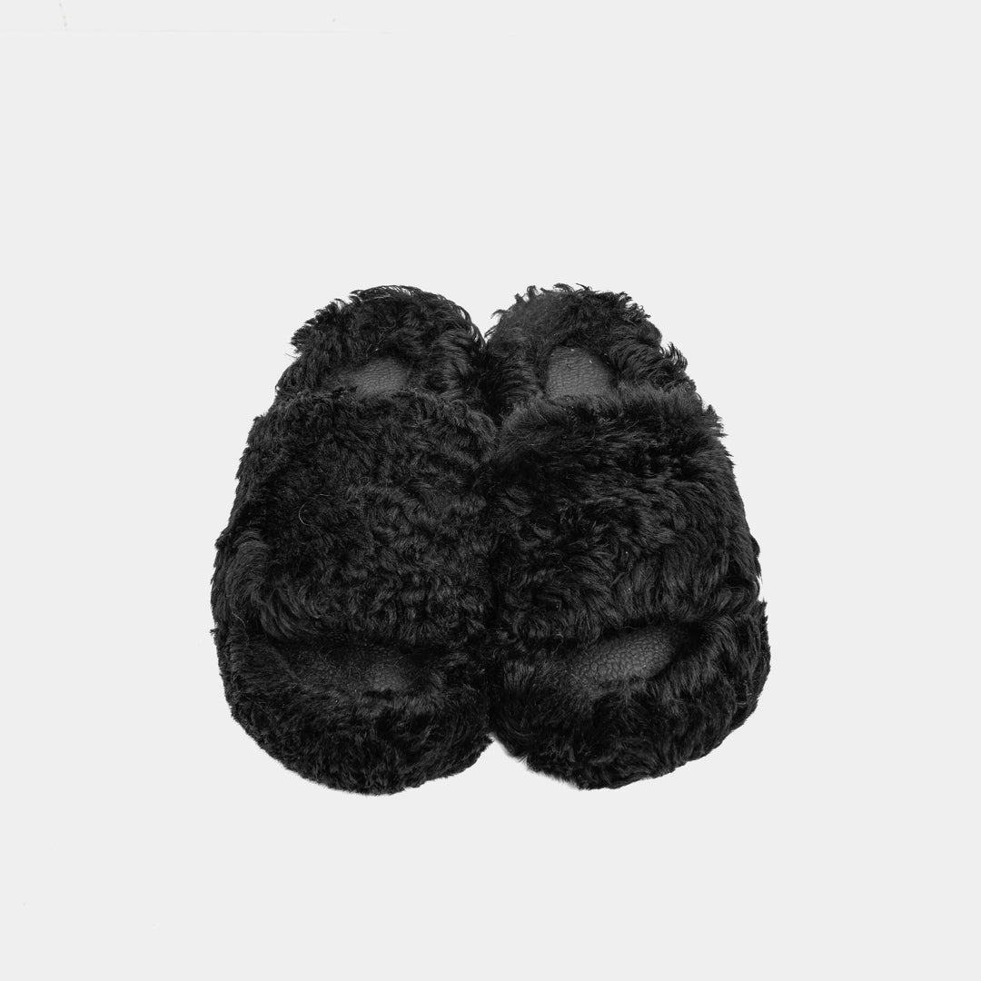 Pantofole da donna nere con fascia e montone, perfette per la casa. Morbide, calde e comode per l'inverno.